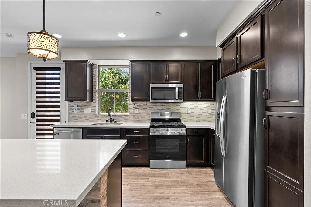 3 bed, 2.5 bath, 1663 sqft, $3,850 — Photo 1