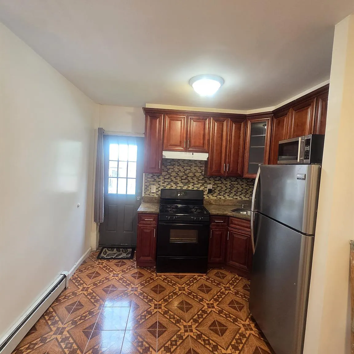 4 bed, 1.0 bath, 1288 sqft, $3,600 — Photo 4