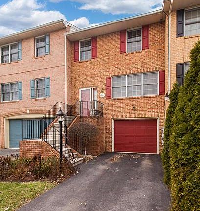 2nd image of 1303 Lindsay Ln