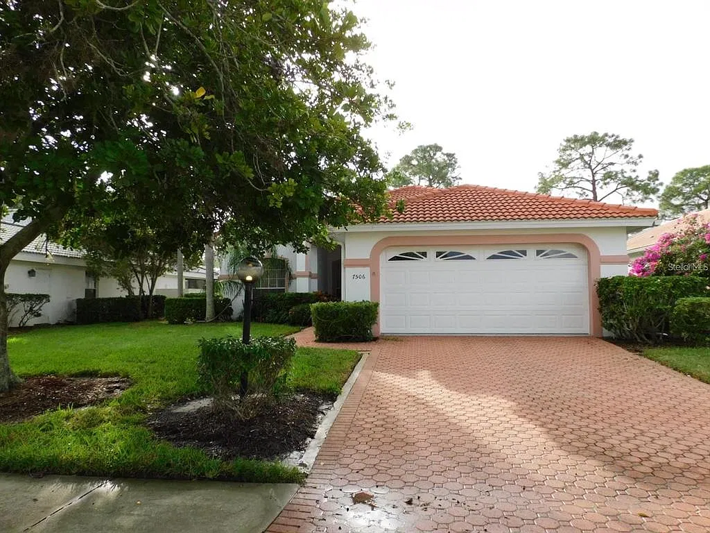 3 bed, 2.0 bath, 1747 sqft, $6,000 — Photo 2