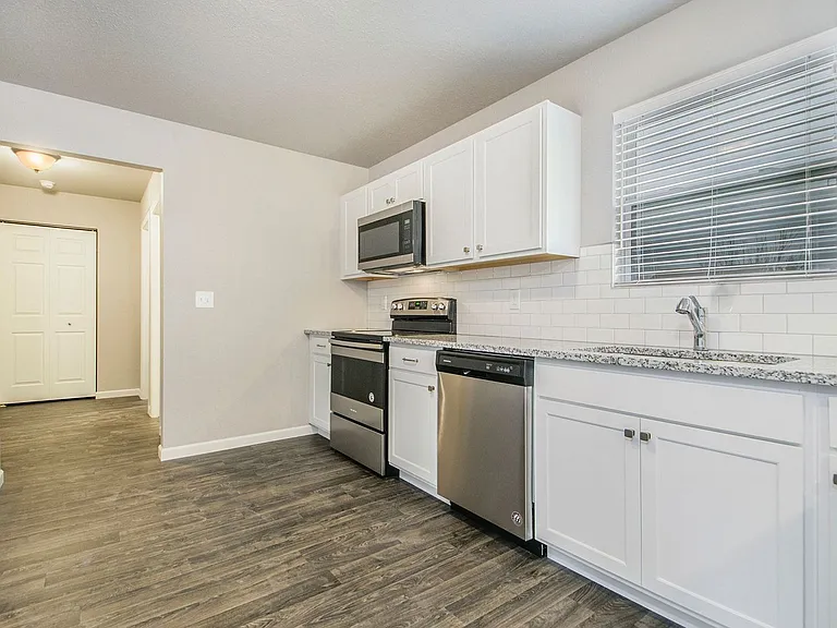 321 Catera Ct — Photo 6