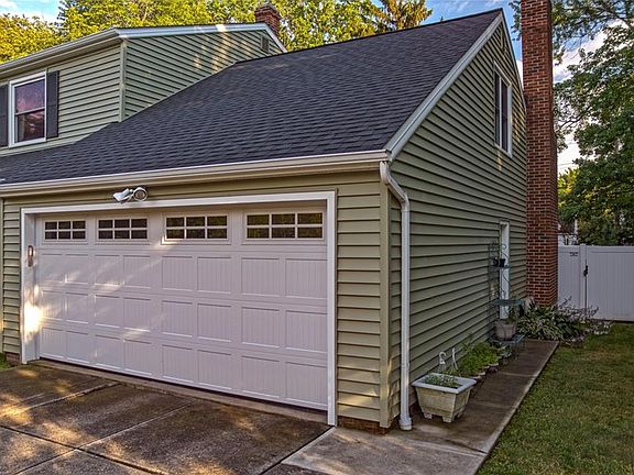 2nd image of 3626 Runnymede Blvd