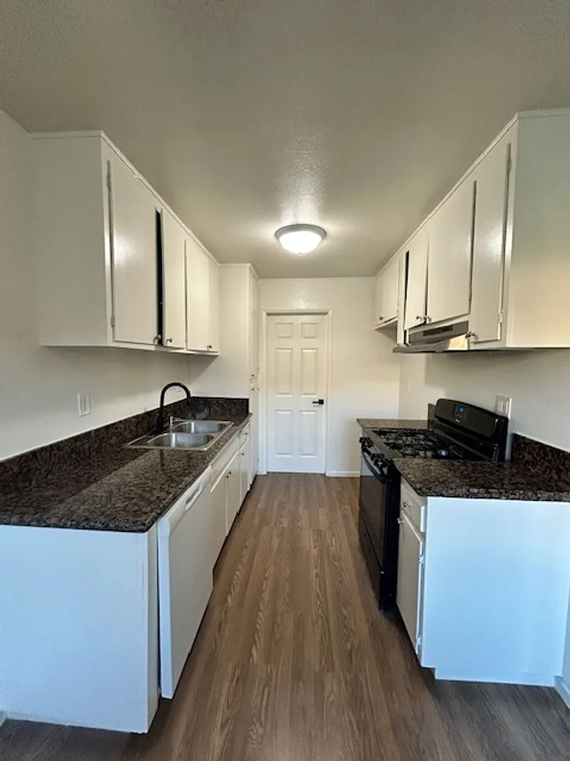 Building Photo - 1521 E Canfield Ln #1