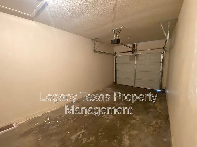 108 Pine St — Photo 11