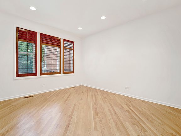4th image of 3354 N Central Park Ave #1S