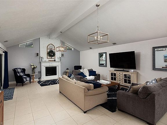 4th image of 2472 Pinewoods Cir #17