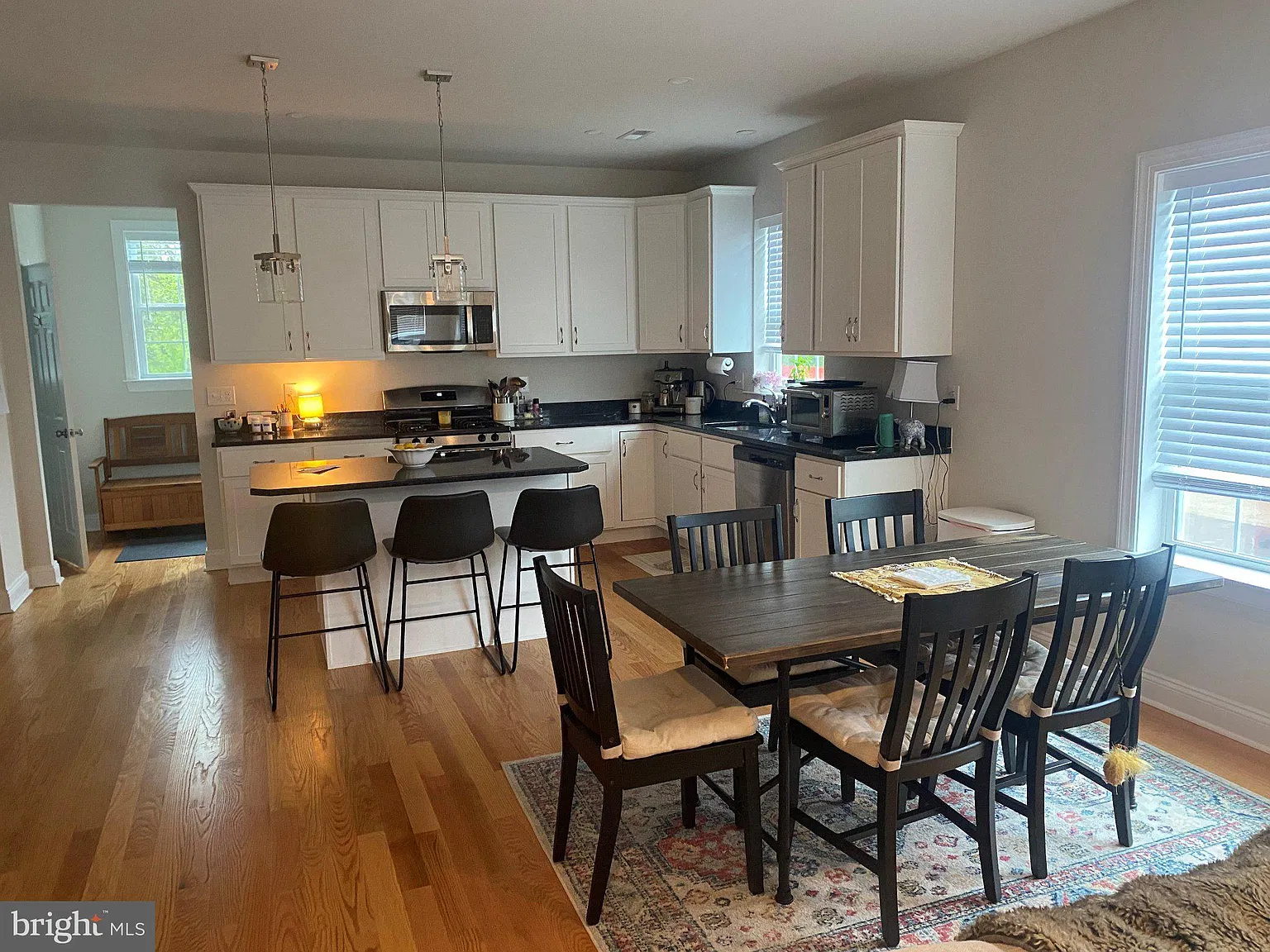 3 bed, 2.5 bath, 1680 sqft, $3,295 — Photo 3