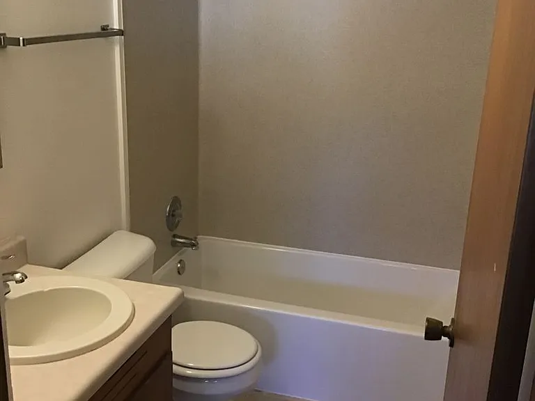 Spring Apartments — Photo 10