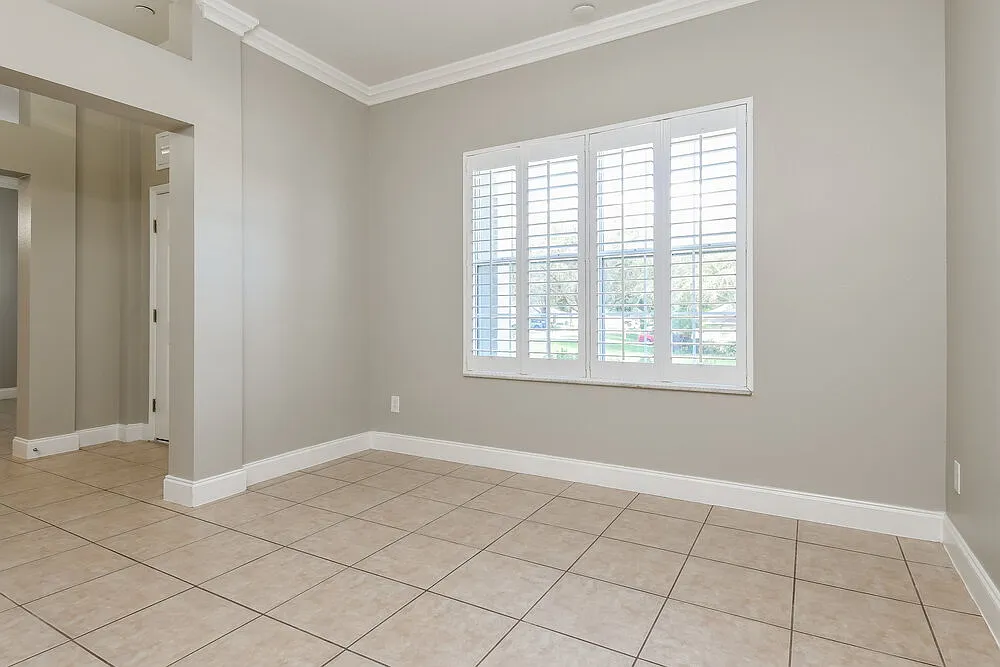 4 bed, 2.0 bath, 1962 sqft, $4,020 — Photo 4