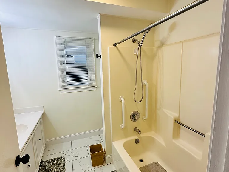 6560 Jefferson St — Photo 4