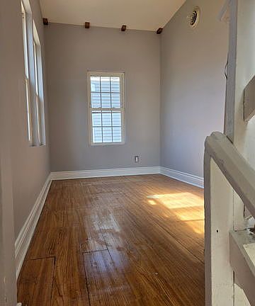 5th image of 844 N Harding Ave #1
