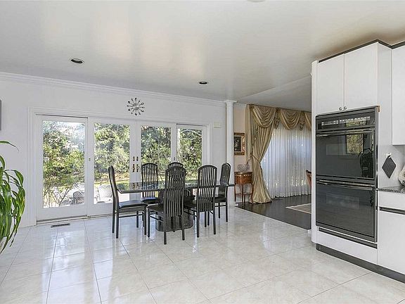 4th image of 33 Stepping Stone Ln