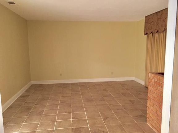 Beautiful large Front living room, view from the hall entrance