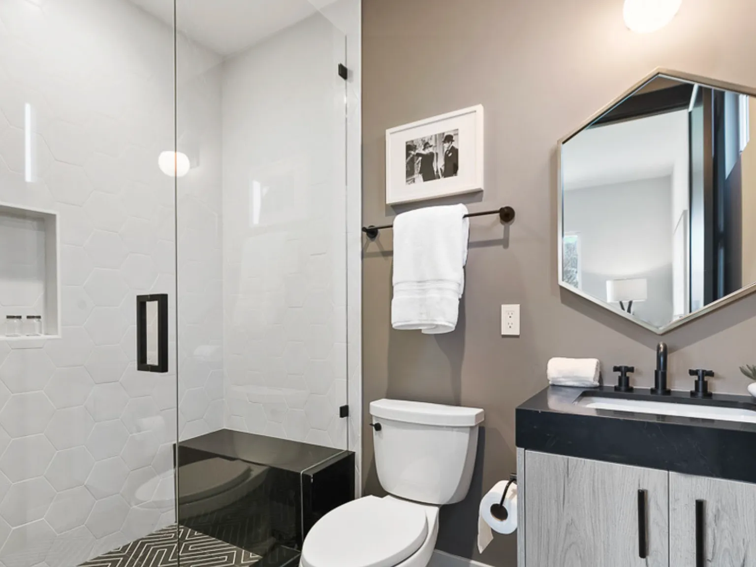 2945 Midvale Ave — Photo 4