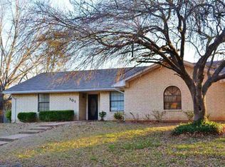 301 Brenda Dr, Hewitt, TX 76643
