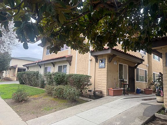 2nd image of 723-721 Menker Ave #2