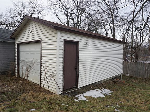 4th image of 131 E Emerson St