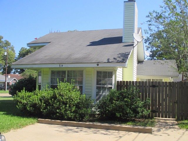 1st image of 814 Brooks Blvd