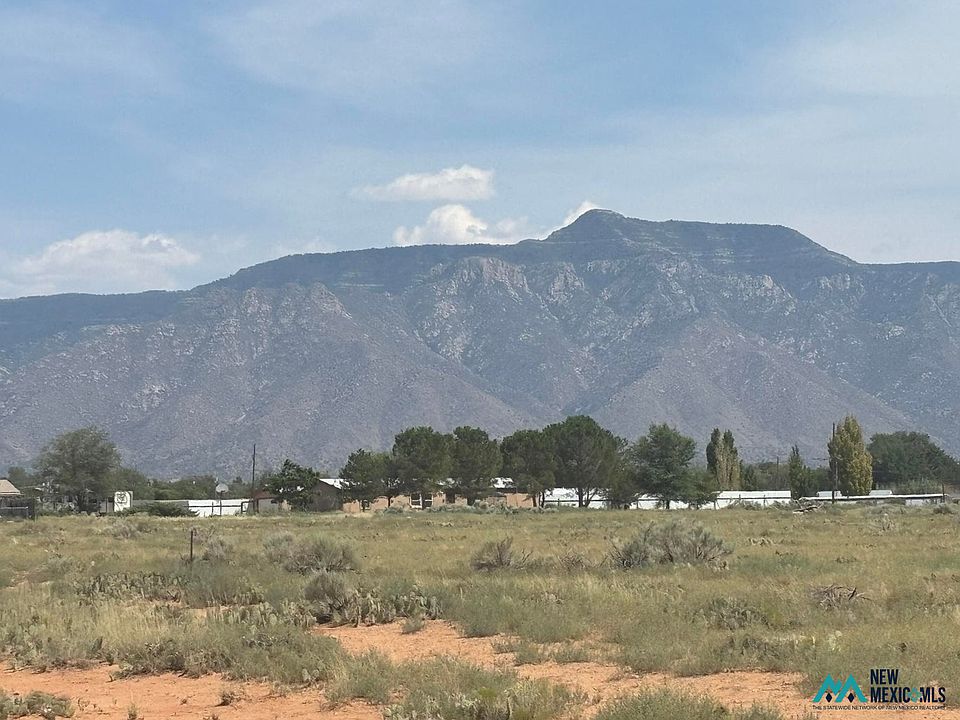 1st image of 11 Roadrunner Rd