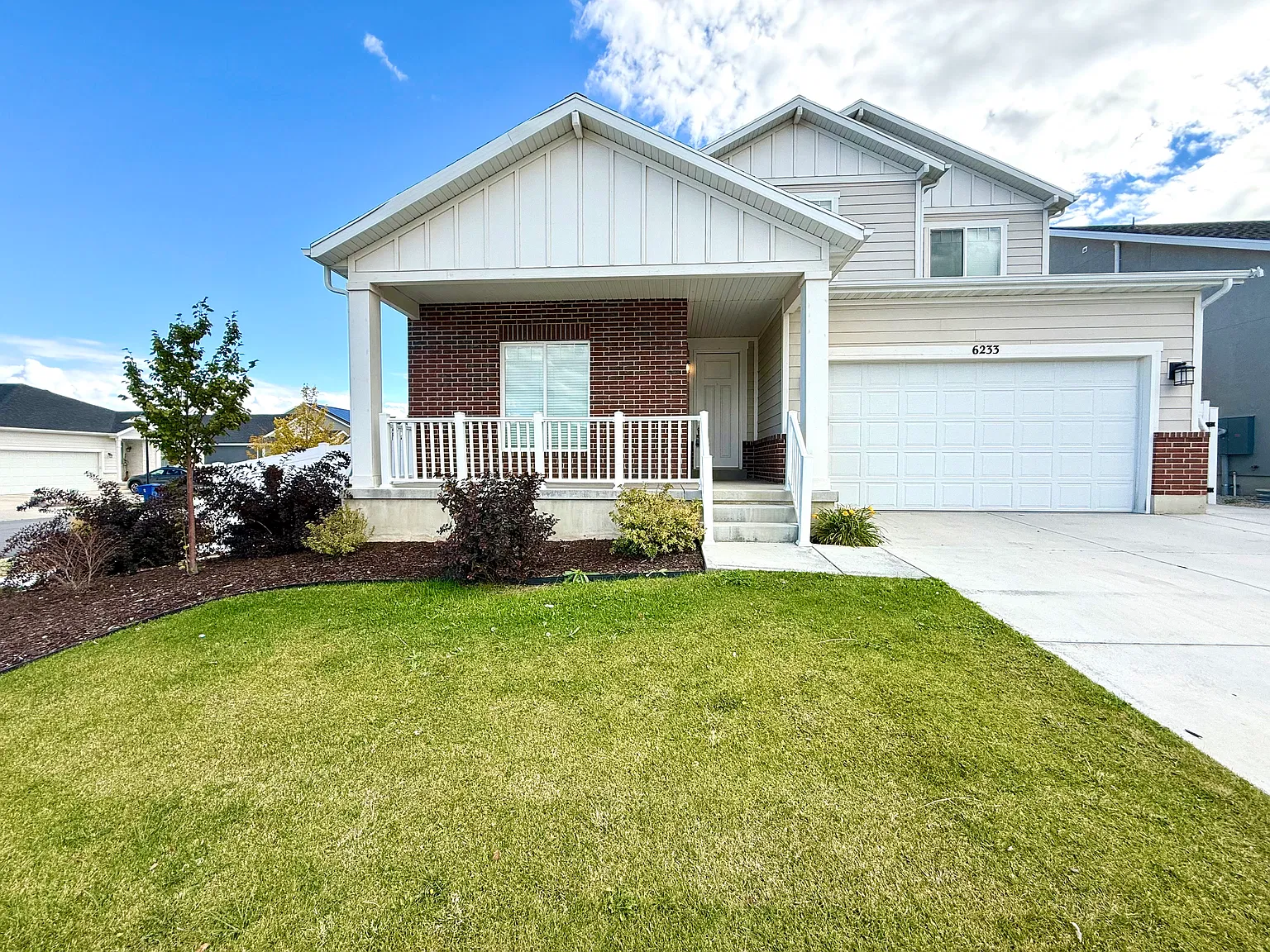 3 bed, 2.5 bath, 4255 sqft, $3,350 — Photo 2