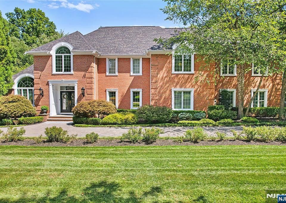 1st image of 309 Waterview Dr