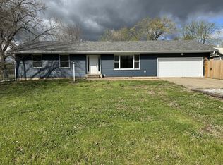 734 E Broadway St, Bolivar, MO 65613