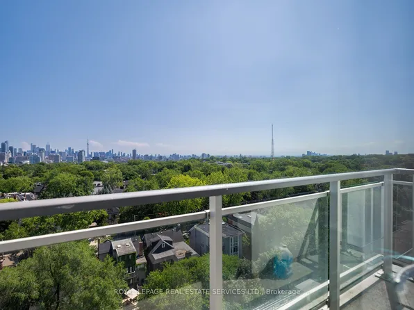 223 Saint Clair Ave W, Toronto, ON