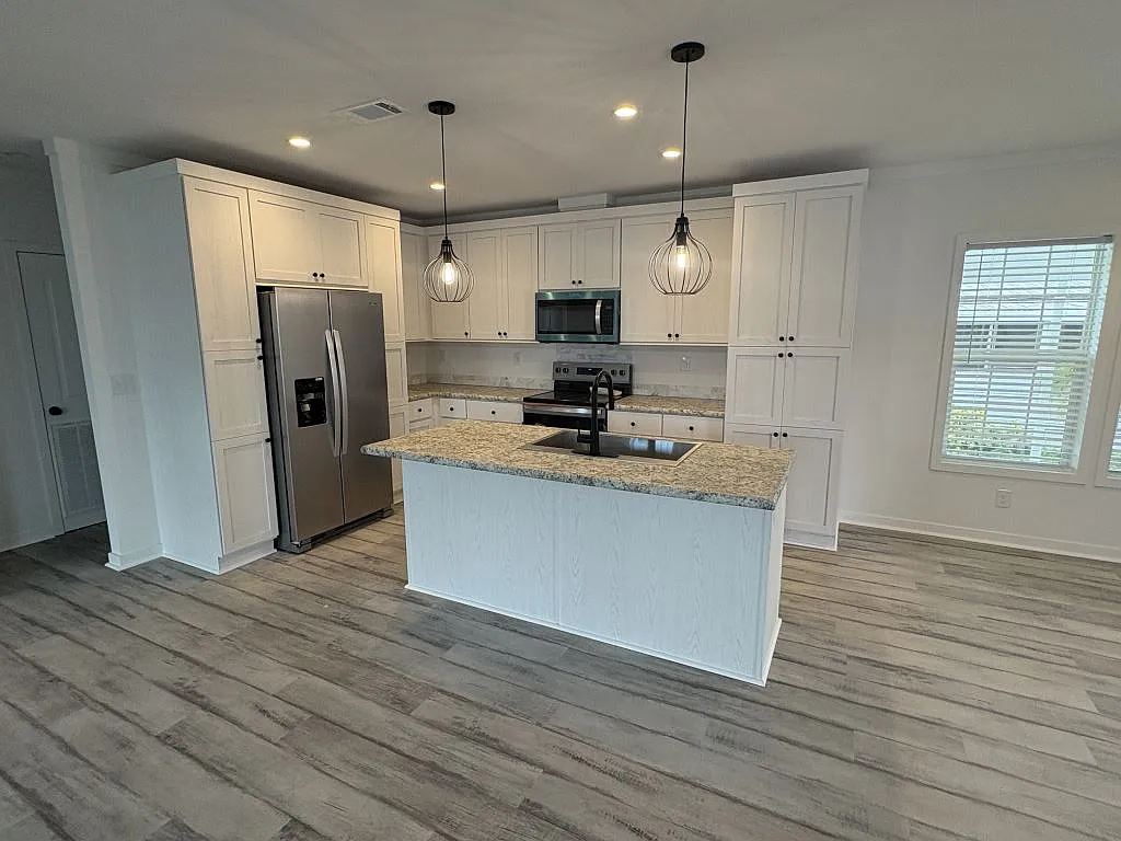 3 bed, 2.5 bath, 1460 sqft, $1,599 — Photo 4