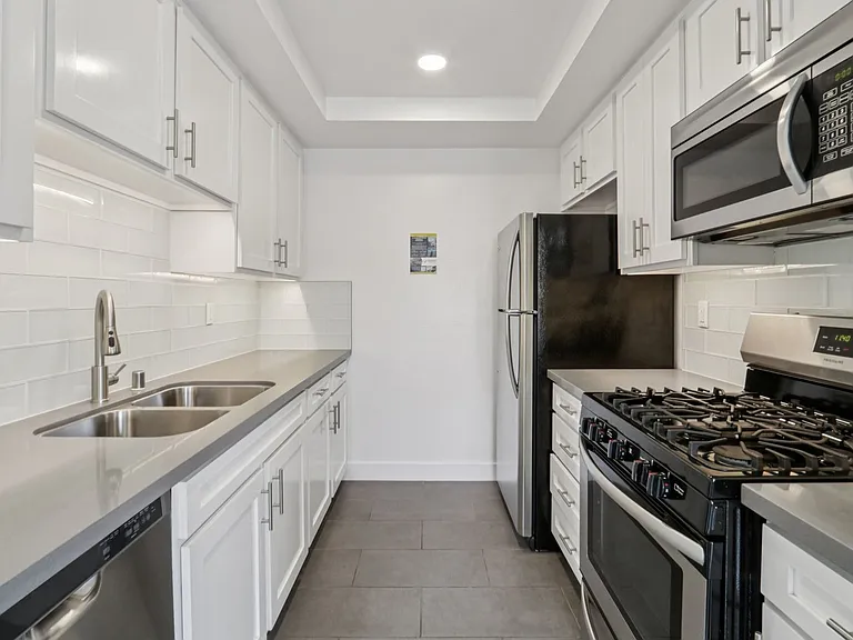960 N. Alfred — Photo 12
