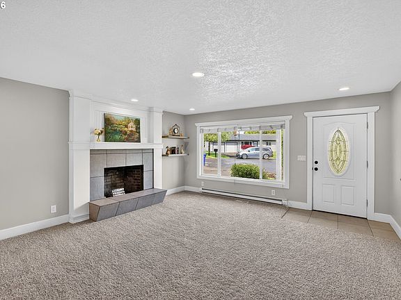 4th image of 182 Elmar Dr
