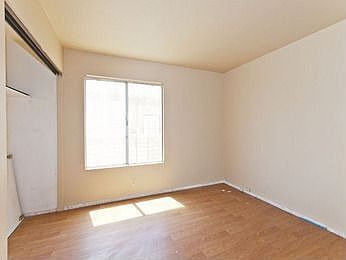 3rd image of 4704 Beaconsfield St