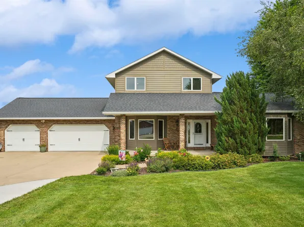 15848 Woodmoor Dr, Dubuque, IA 52002
