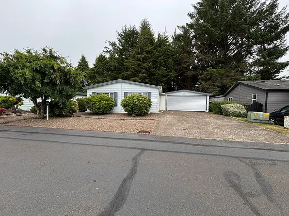 3212 NE Douglas St, Newport, OR 97365