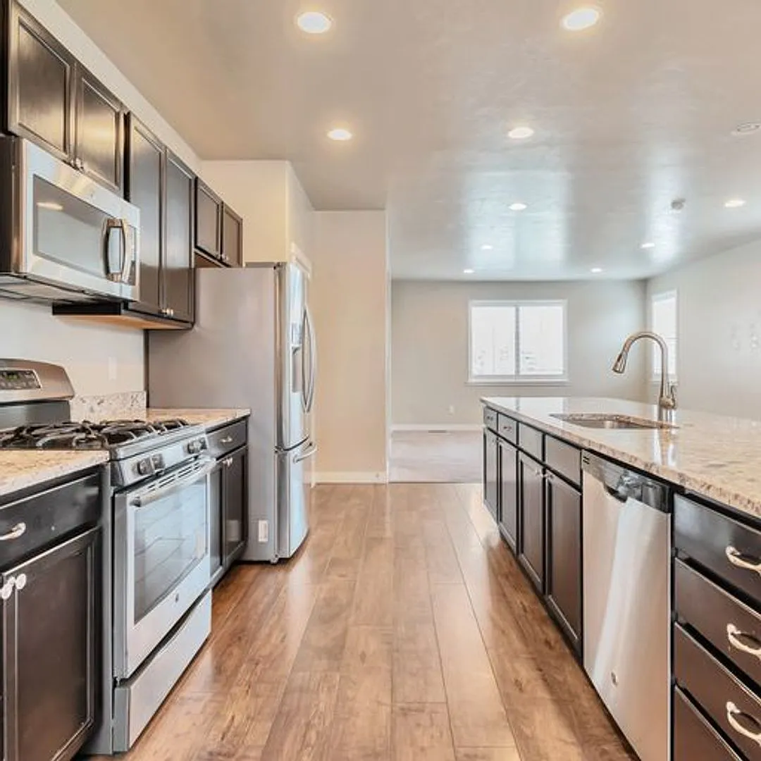Gorgeous South Jordan Row End Townhome w attached 2 car — Photo 4