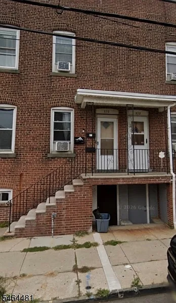 572 4th Ave
