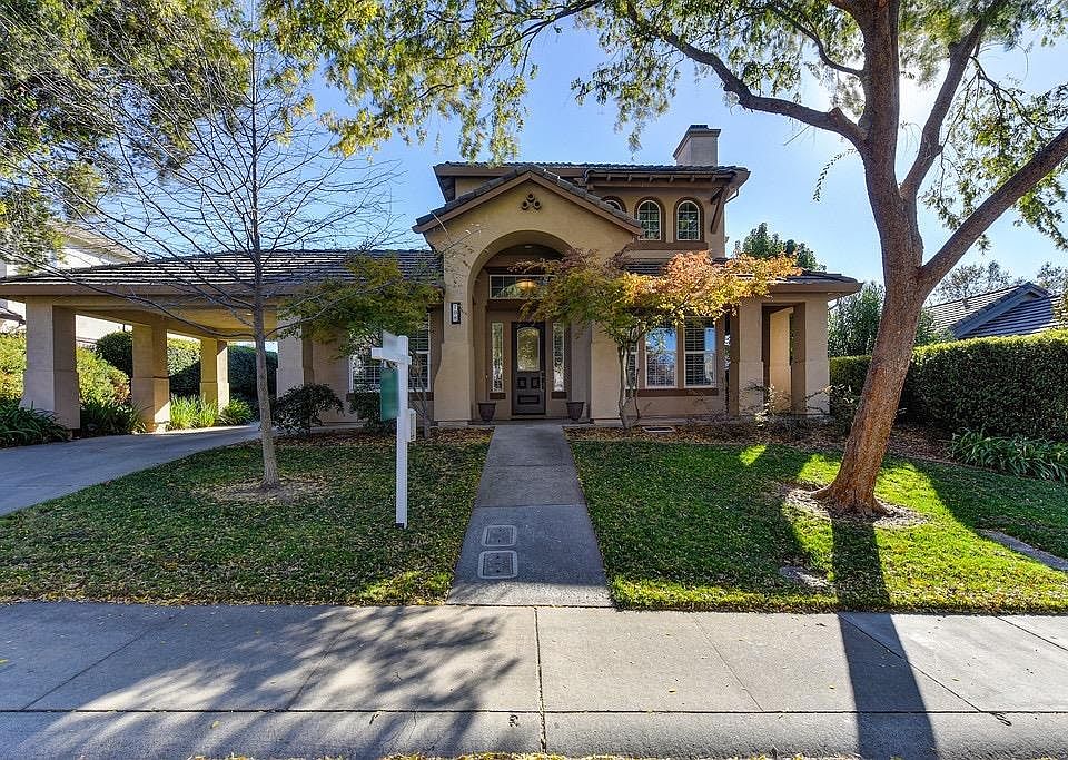 2nd image of 708 Anna Pl