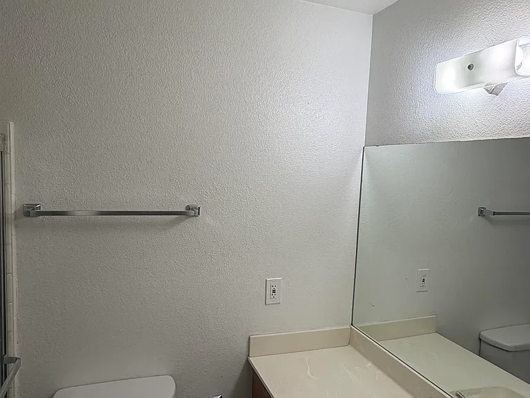 1543 W 12th Ln — Photo 8