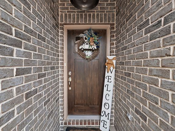 3rd image of 105 Grayson Ln