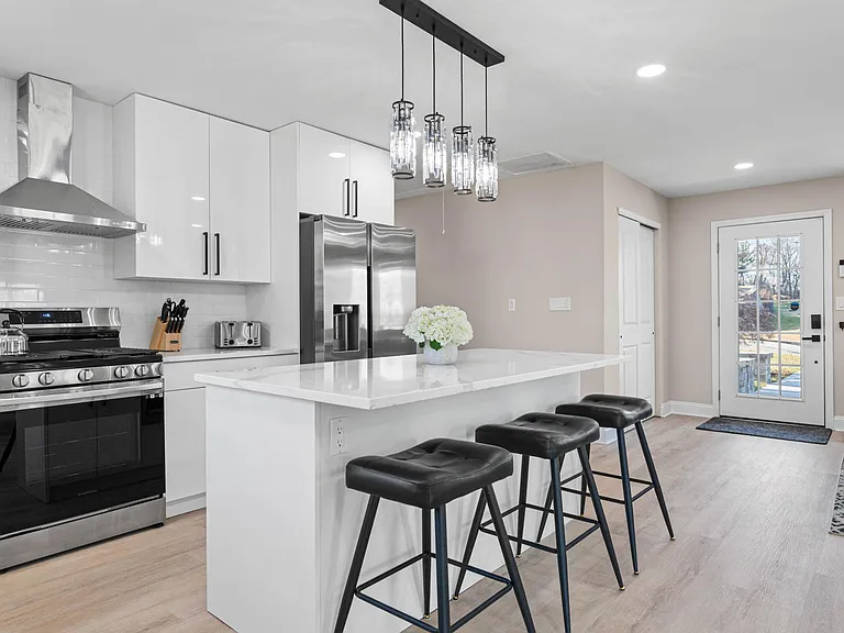 8815 Delphine Rd — Photo 39