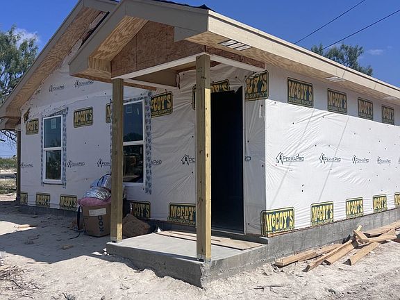 3rd image of 513 E De La Rosa St
