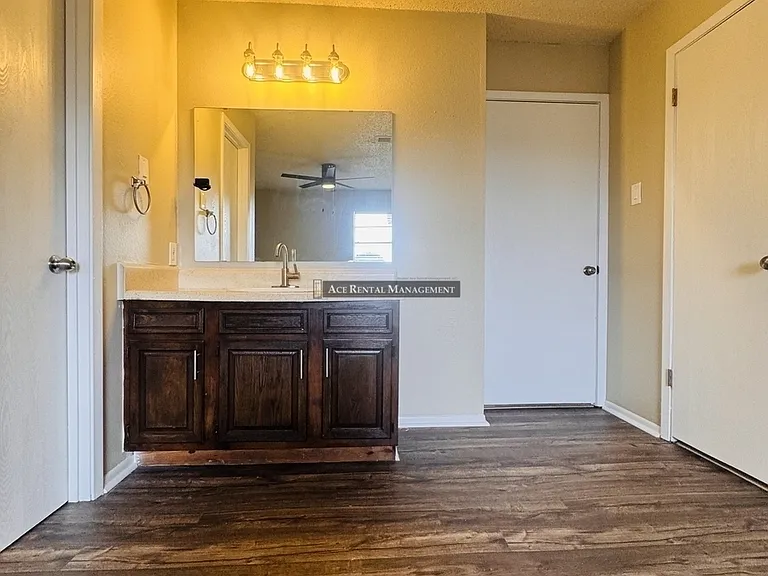 6824 Camden Ln #8 — Photo 12