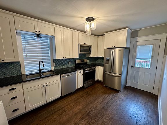 4th image of 3921 Miami St Unit 2