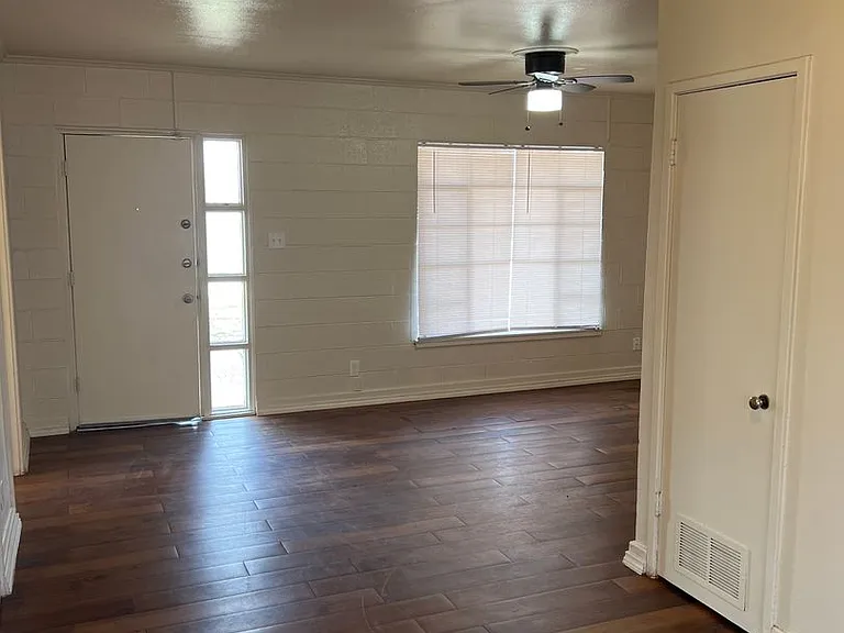 2300 W Hickory St — Photo 12