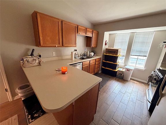 4th image of 439 NW 50th Blvd