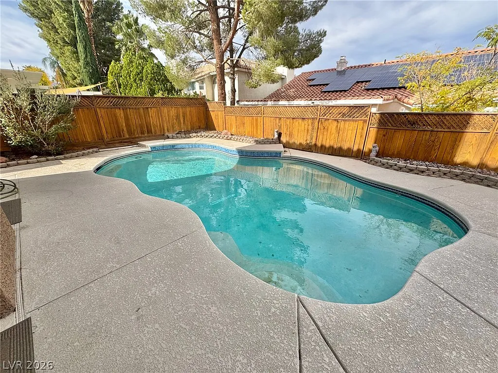 5 bed, 3.0 bath, 3698 sqft, $3,000 — Photo 2