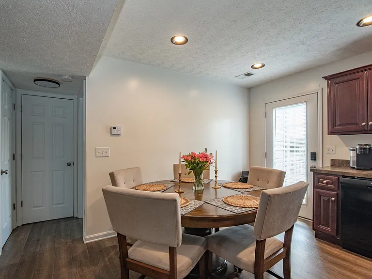 114 Twin Lakes Dr — Photo 18