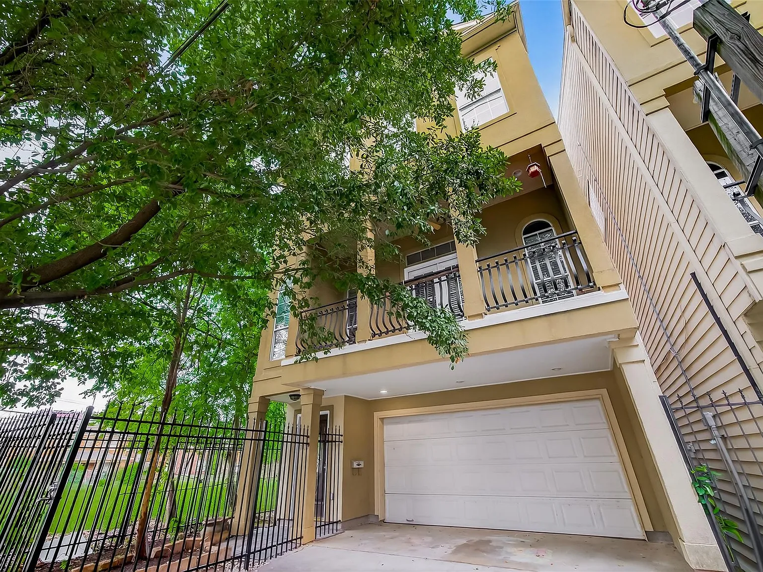 3 bed, 3.5 bath, 2621 sqft, $2,995 — Photo 4