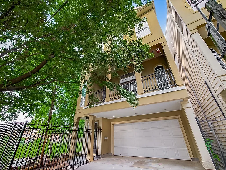1015 Stanford St — Photo 4