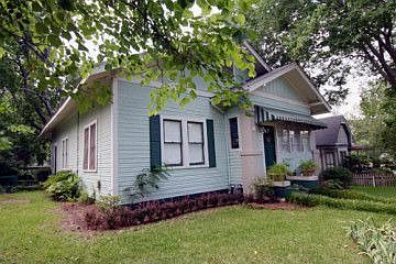 1st image of 631 S Bois D Arc Ave