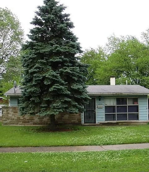 1421 Stanley Blvd photo 1